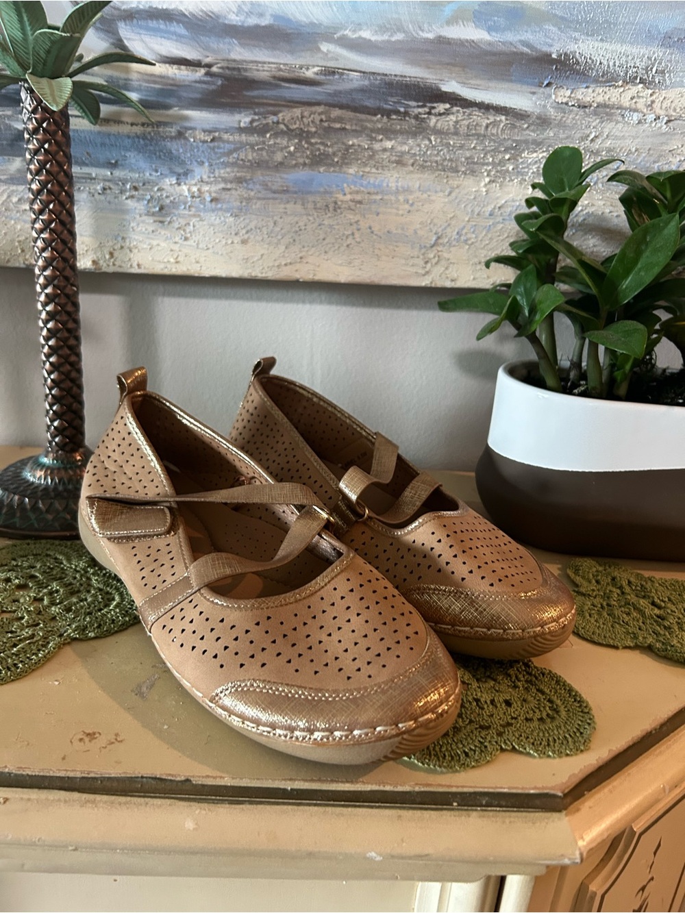 GC shoes 9.5W Comfort Nubuck Mary Jane Flats in Tan
